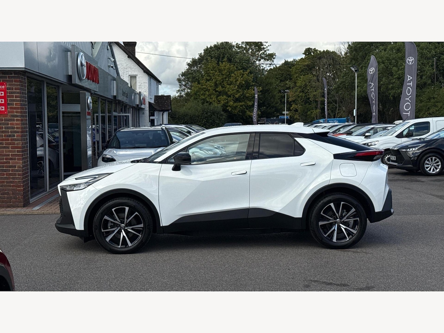 Used Toyota C-HR 2024 for sale - 77637898: Photo 19