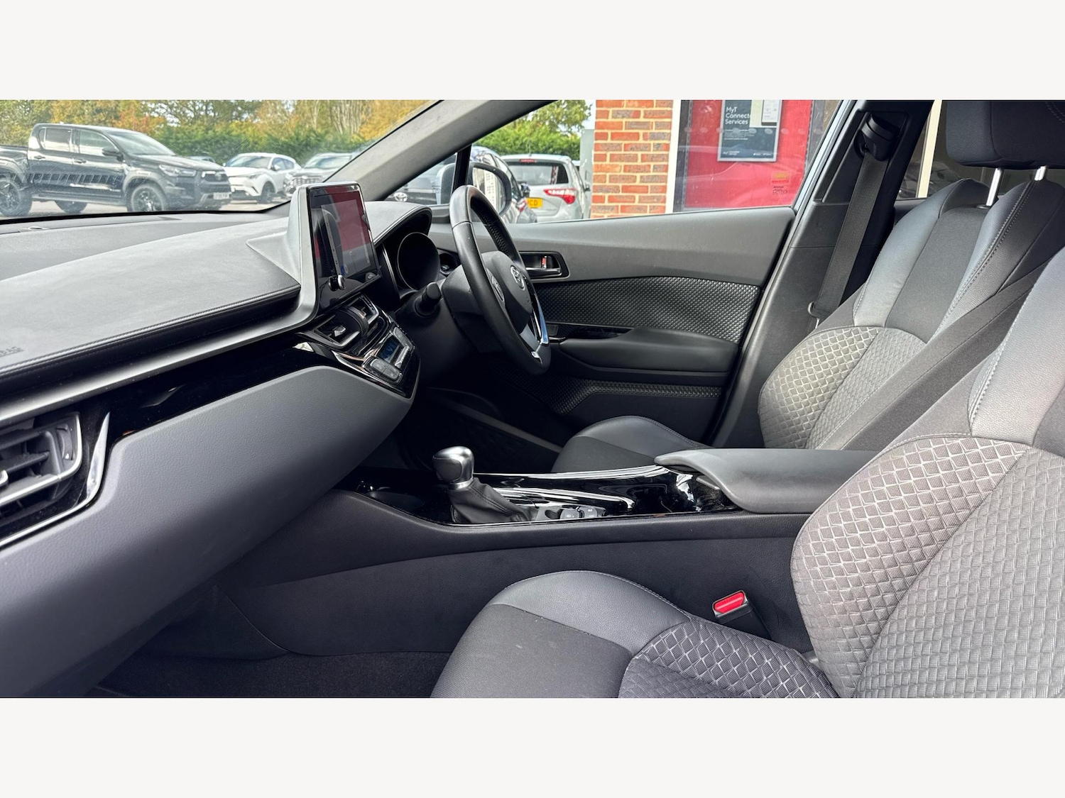 Used Toyota C-HR 2023 for sale - 76399210: Photo 12