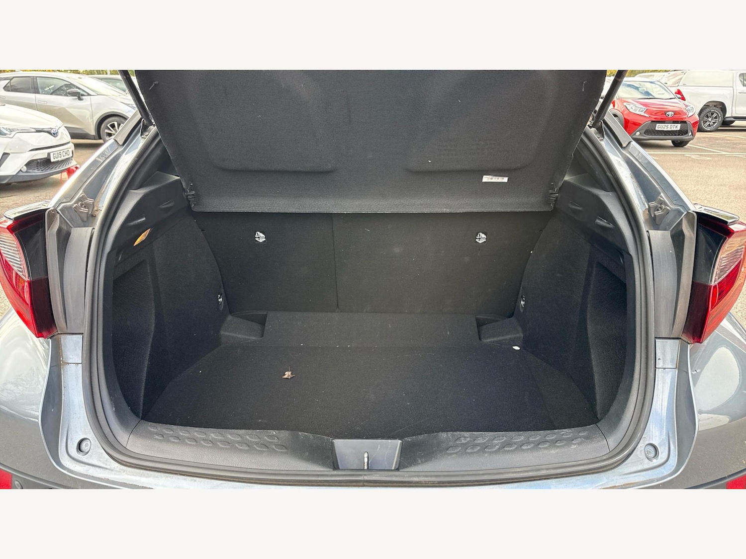 Used Toyota C-HR 2023 for sale - 76399210: Photo 16