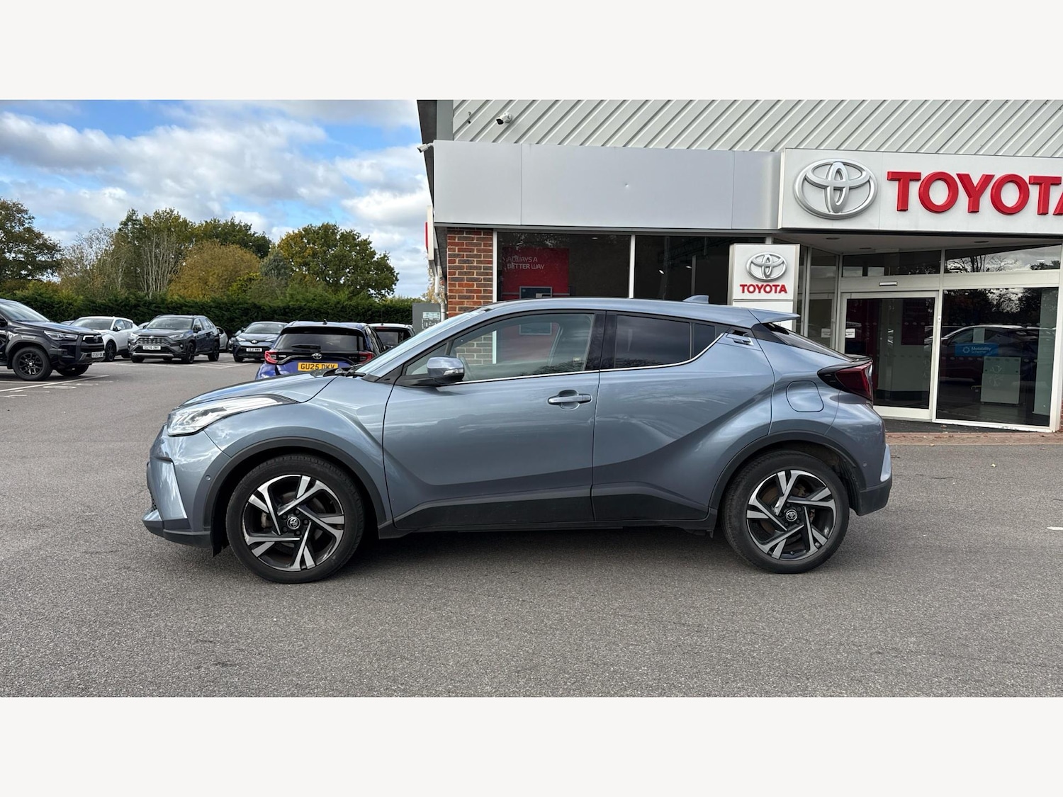 Used Toyota C-HR 2023 for sale - 76399210: Photo 19