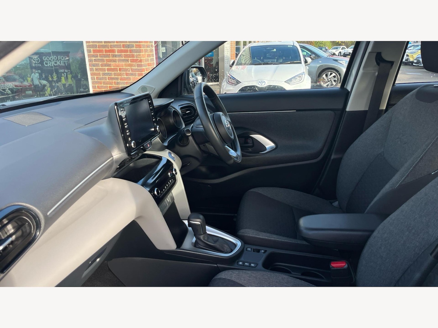 Used Toyota Yaris Cross 2022 for sale - 76607901: Photo 12