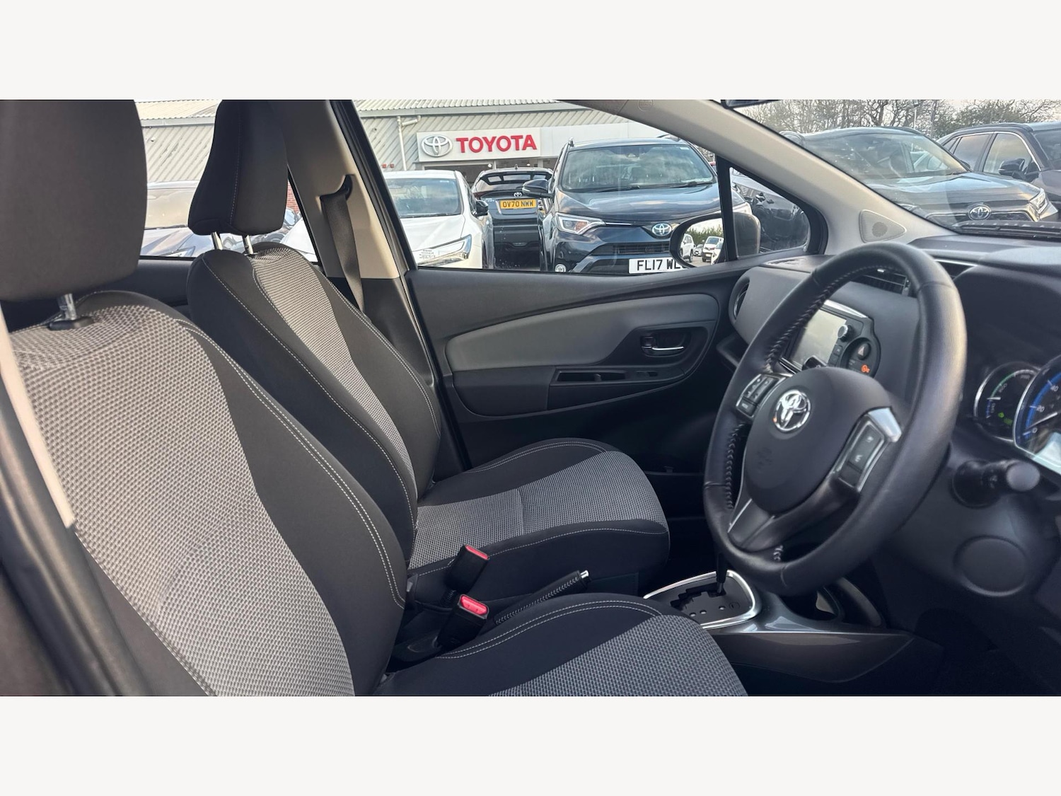 Used Toyota Yaris 2015 for sale - 77057634: Photo 13