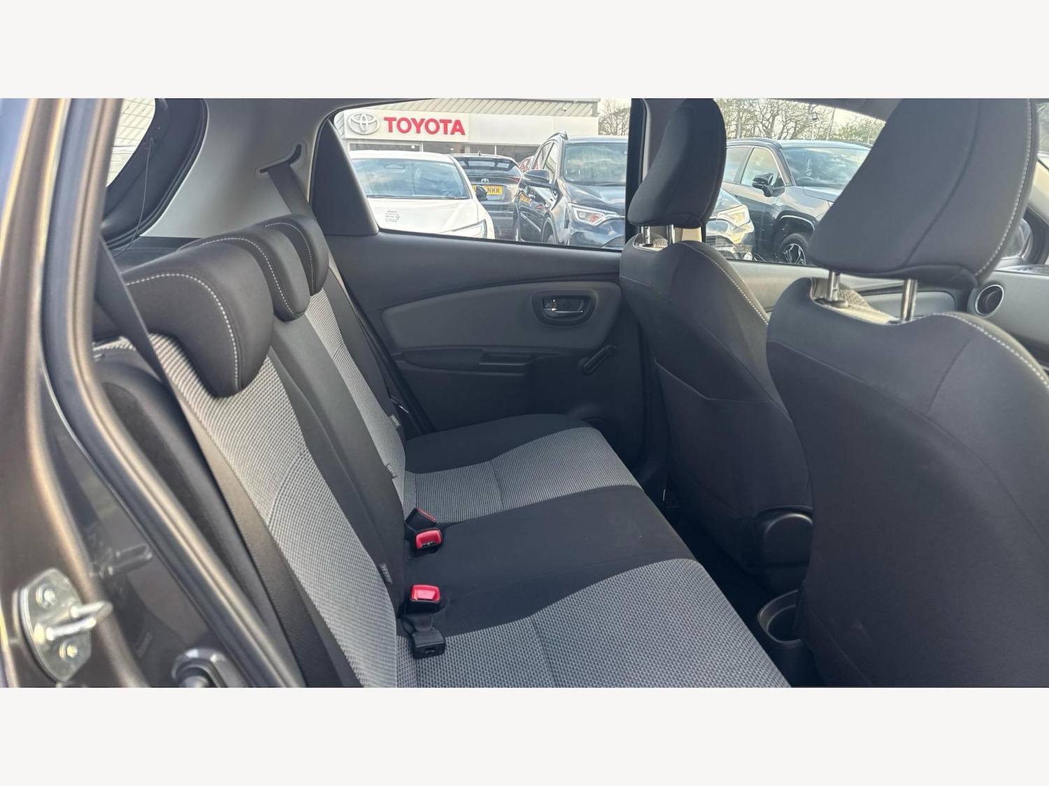 Used Toyota Yaris 2015 for sale - 77057634: Photo 14