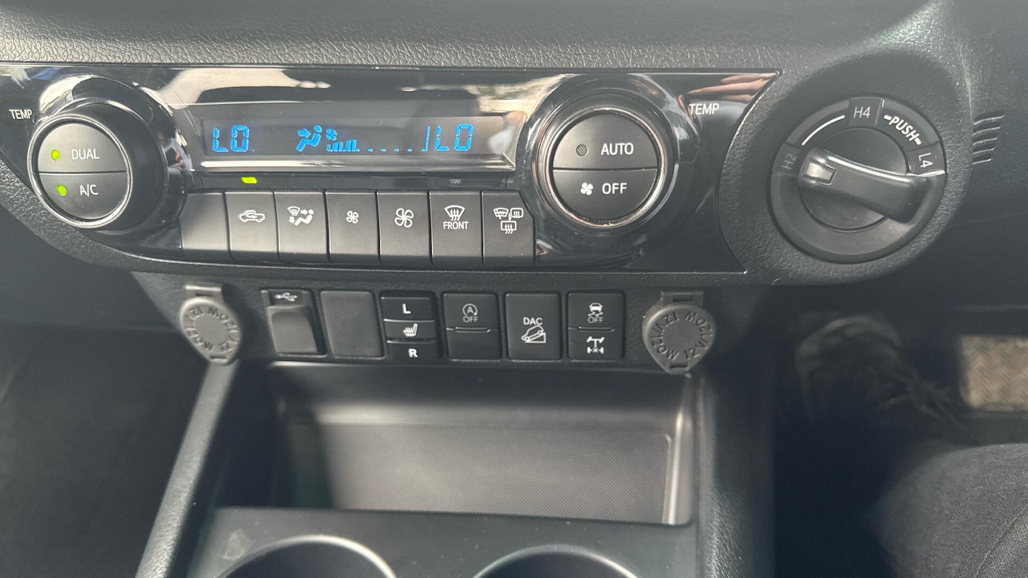 Used Toyota Hilux 2023 for sale - 77626322: Photo 35