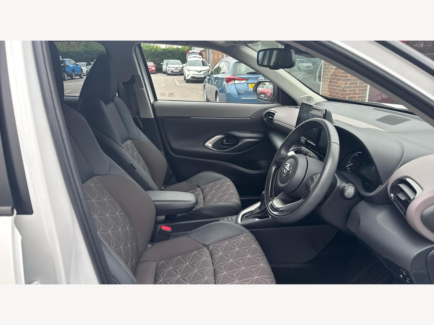 Used Toyota Yaris Cross 2023 for sale - 77082136: Photo 13