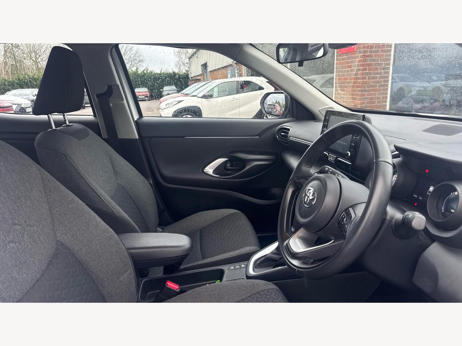 Used Toyota Yaris Cross 2024 for sale - 77290924: Photo 13