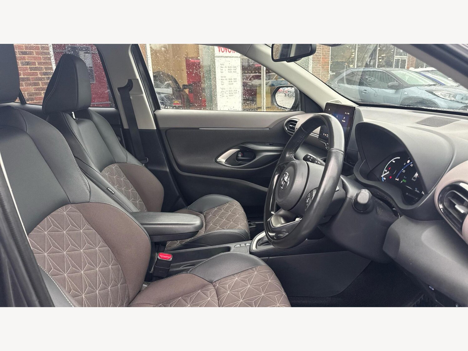 Used Toyota Yaris Cross 2024 for sale - 77162874: Photo 13