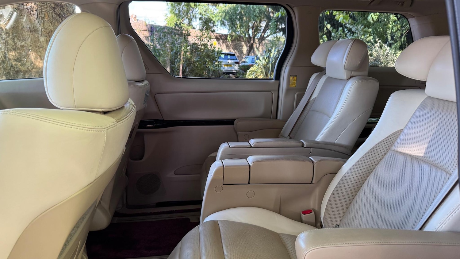 Used Toyota Alphard 2025 for sale - 76620108: Photo 26