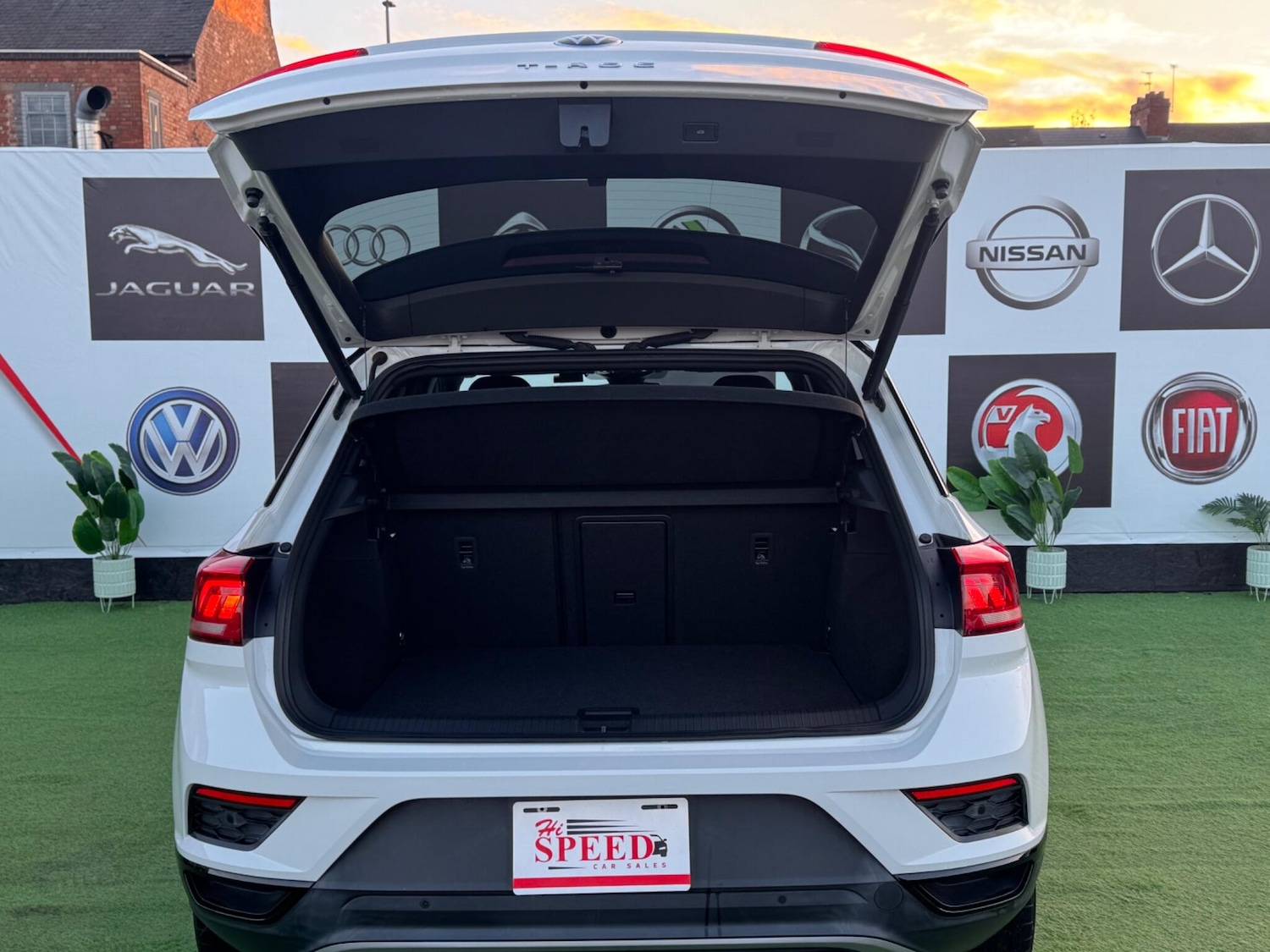 Used Volkswagen T-Roc for sale - 76646231: Photo 25