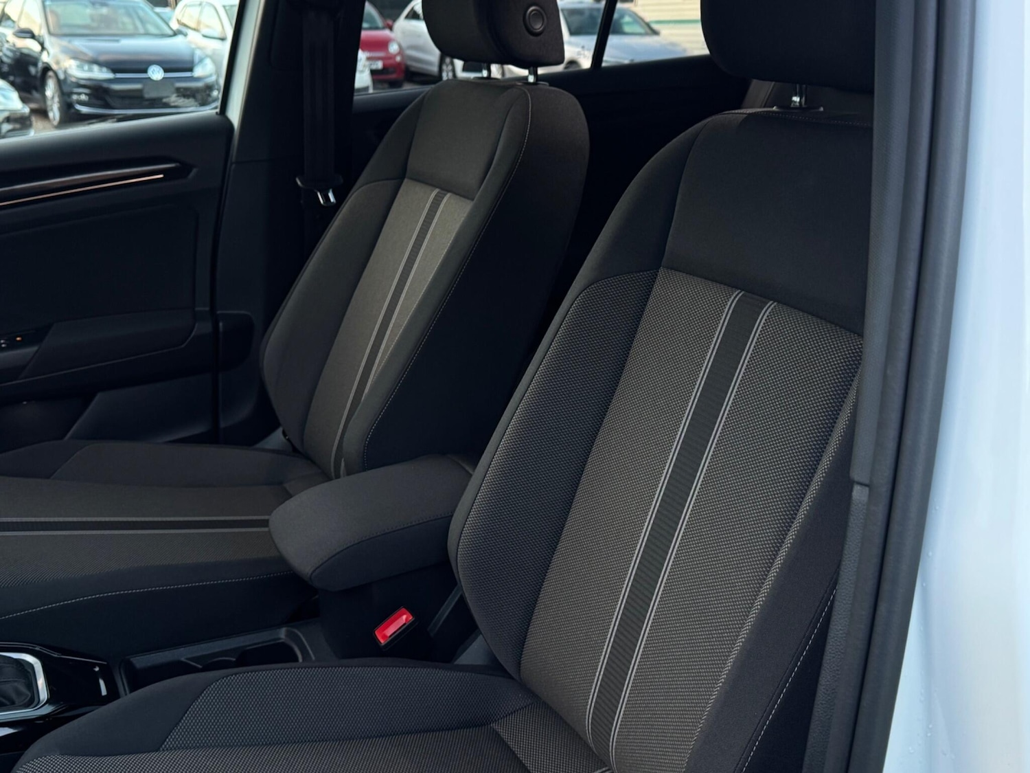 Used Volkswagen T-Roc for sale - 76646231: Photo 28