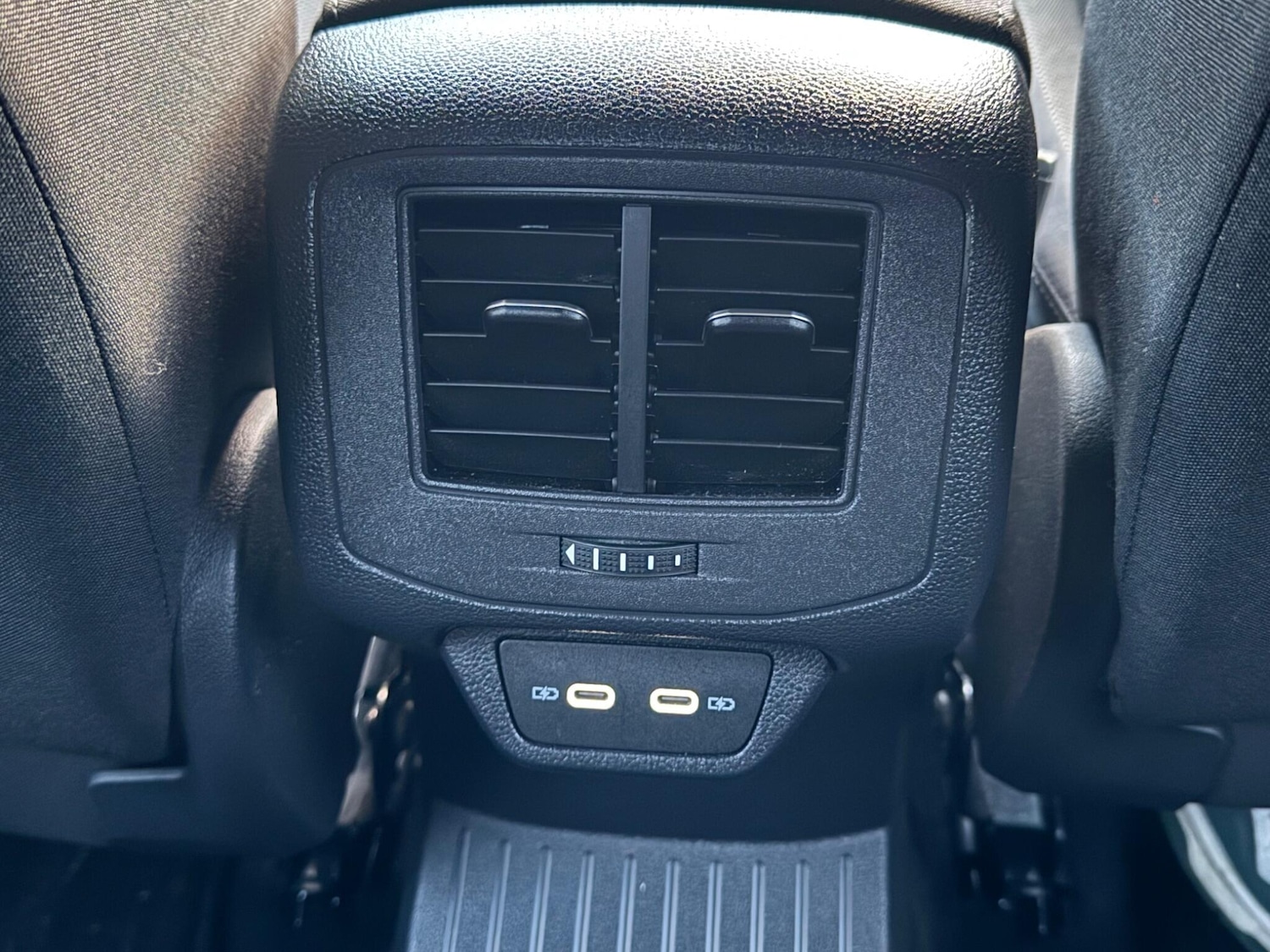 Used Volkswagen T-Roc for sale - 76646231: Photo 35