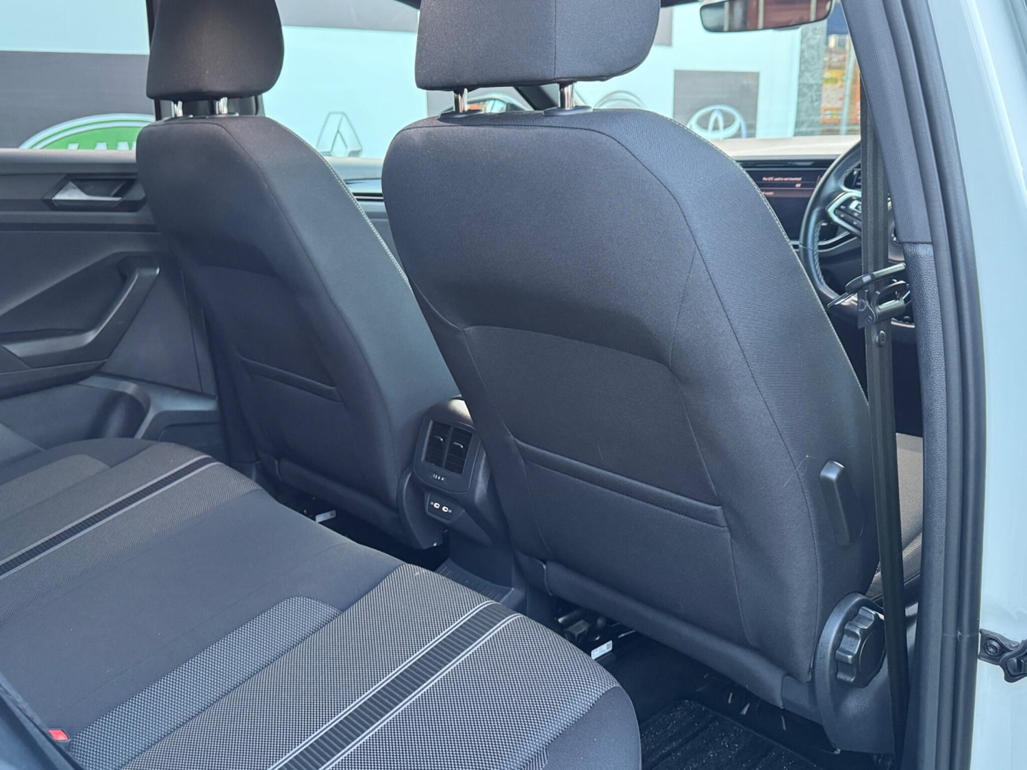 Used Volkswagen T-Roc for sale - 76646231: Photo 37