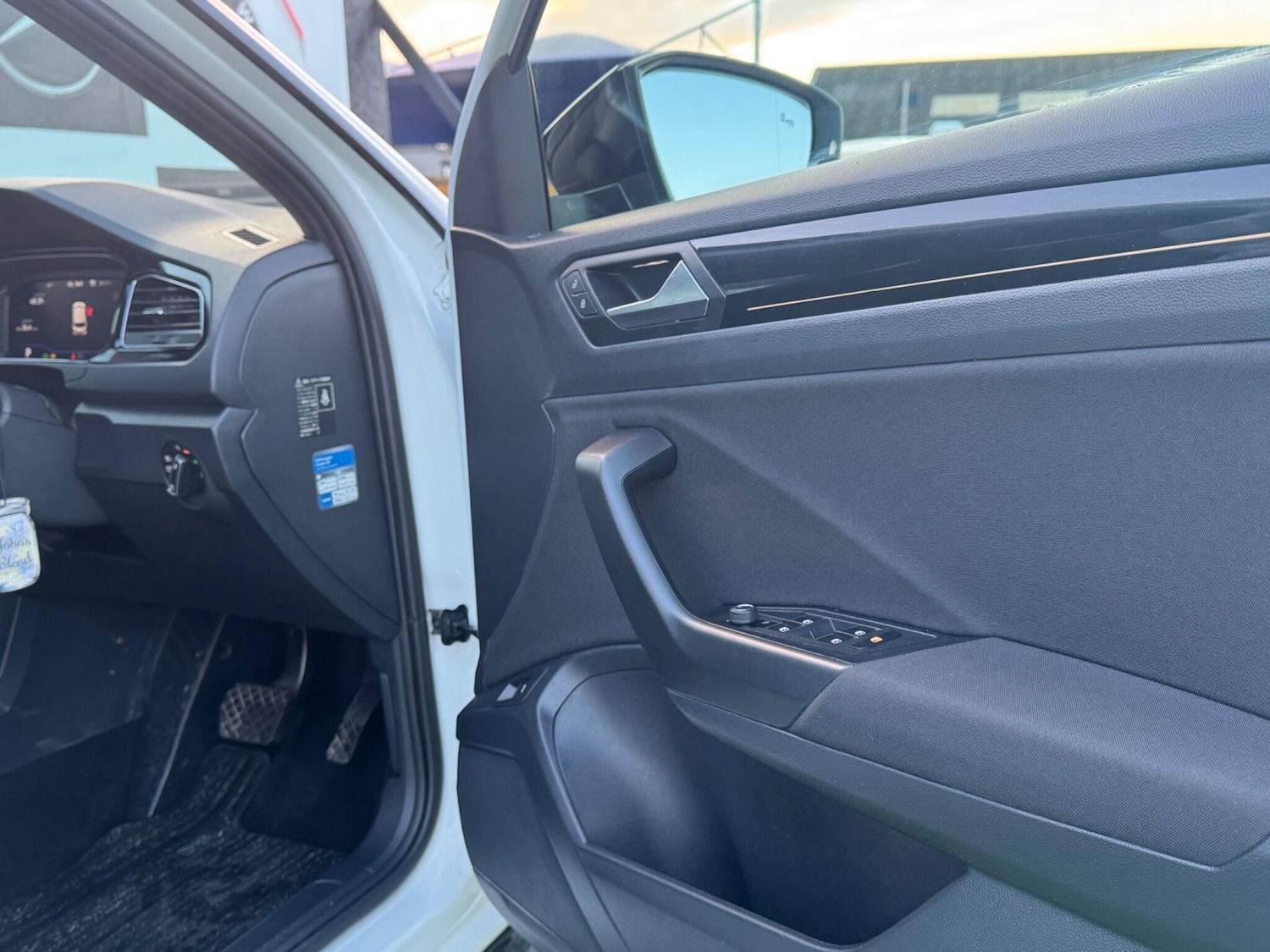 Used Volkswagen T-Roc for sale - 76646231: Photo 44