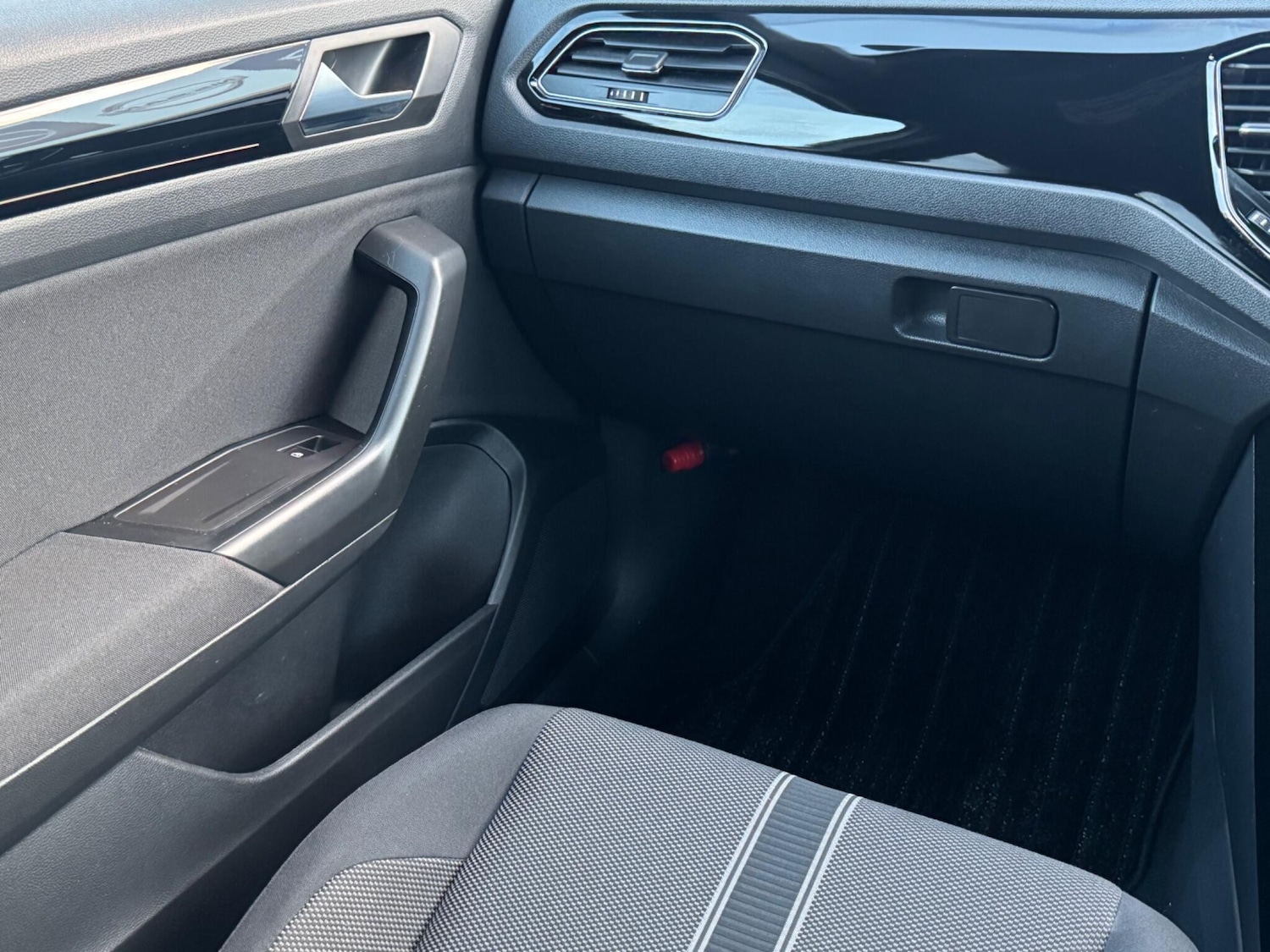 Used Volkswagen T-Roc for sale - 76646231: Photo 46