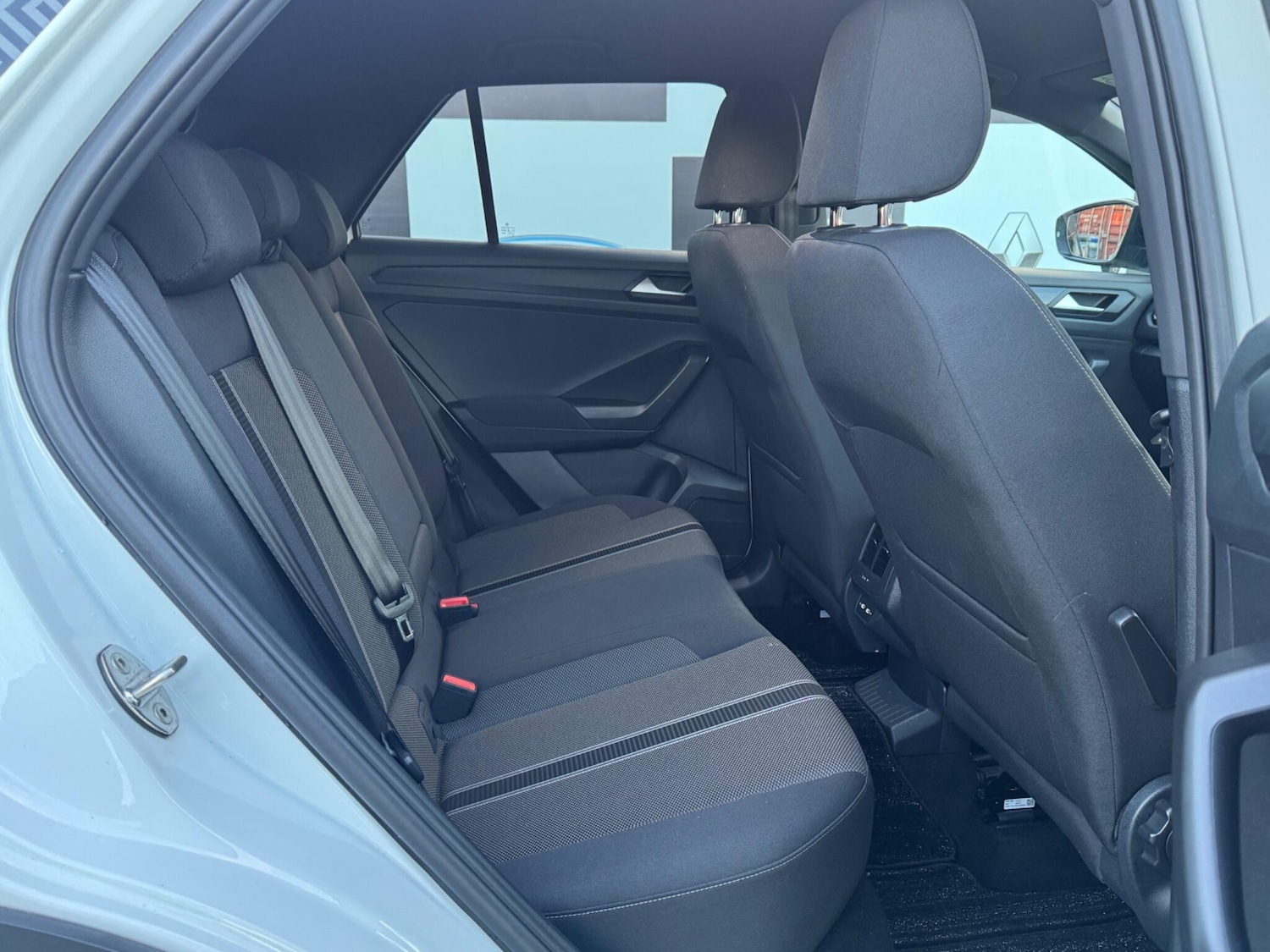 Used Volkswagen T-Roc for sale - 76646231: Photo 48