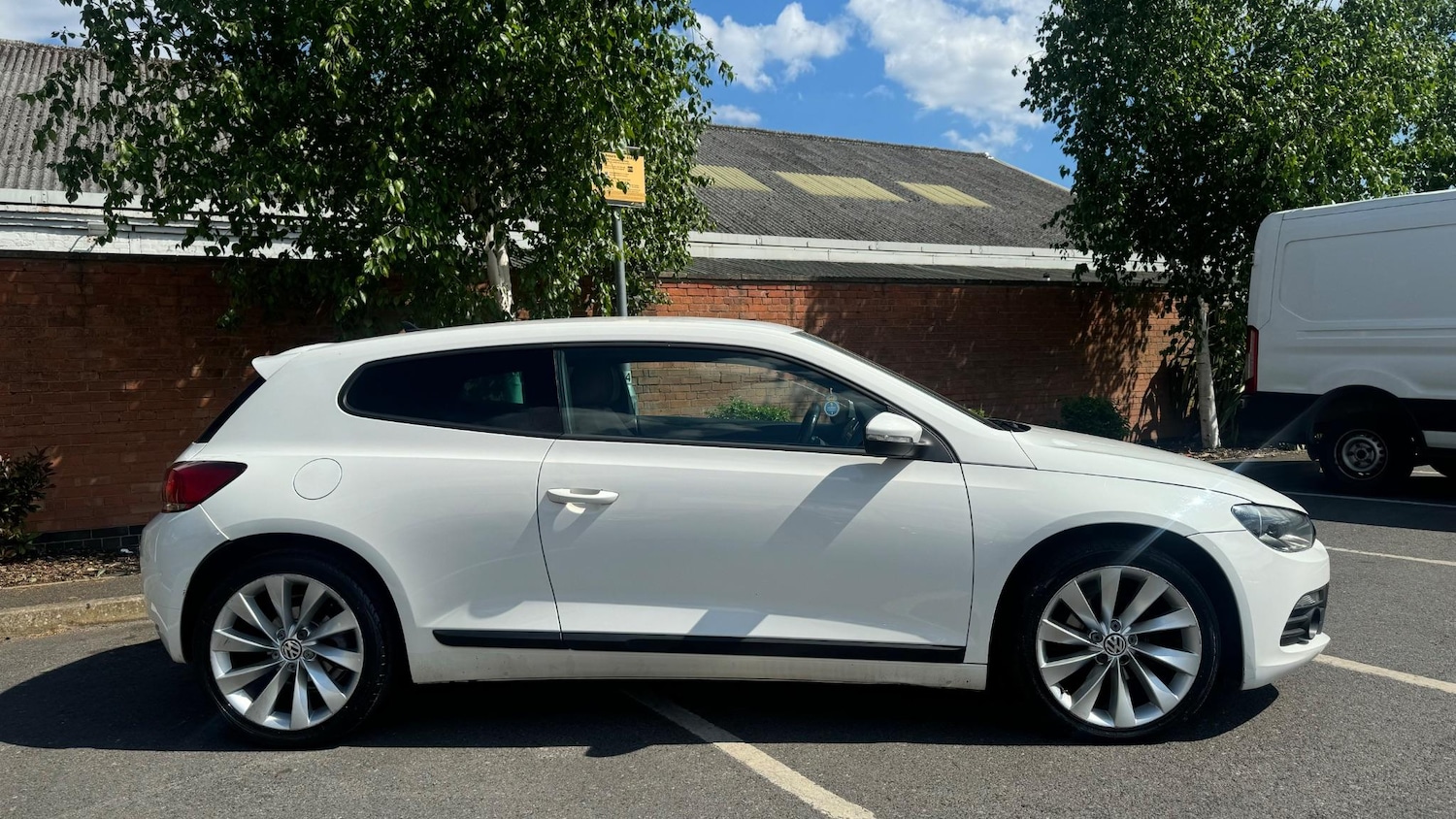 Used Volkswagen Scirocco 2009 for sale - 76620584: Photo 2