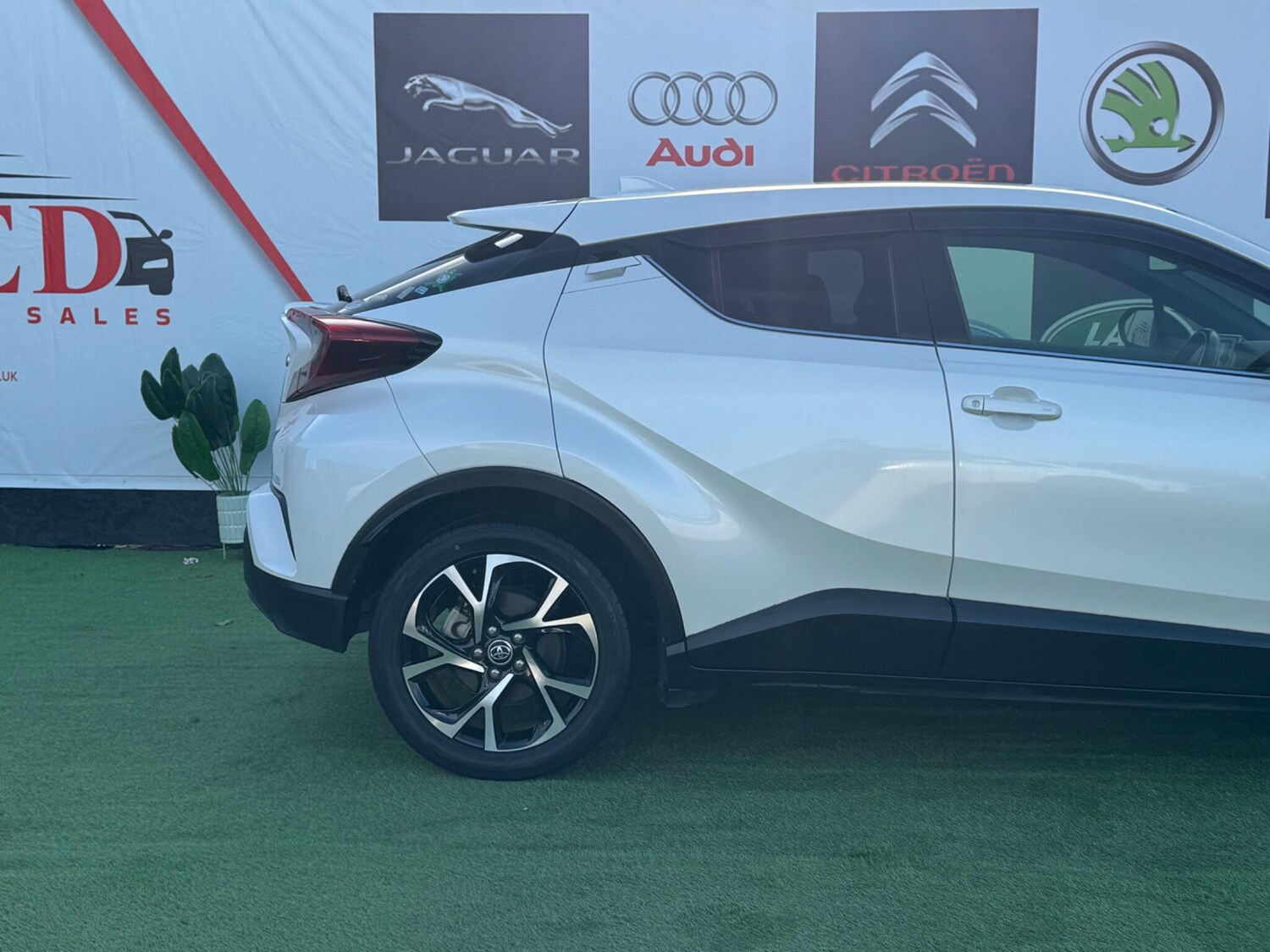 Used Toyota C-HR for sale - 76753070: Photo 15