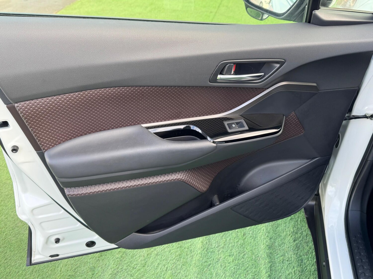 Used Toyota C-HR for sale - 76753070: Photo 31