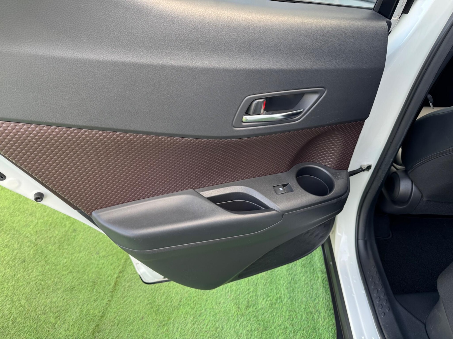 Used Toyota C-HR for sale - 76753070: Photo 32