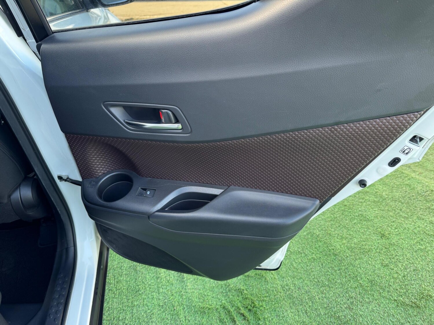 Used Toyota C-HR for sale - 76753070: Photo 34