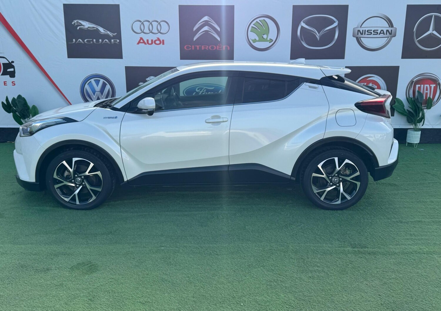 Used Toyota C-HR for sale - 76753070: Photo 9