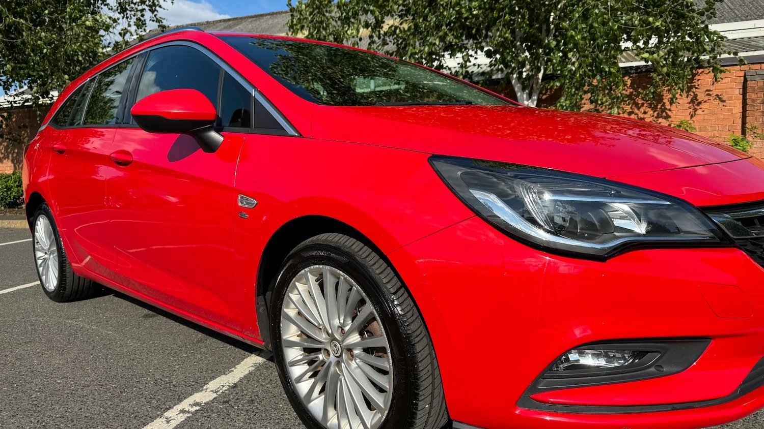 Used Vauxhall Astra 2017 for sale - 76620230: Photo 2