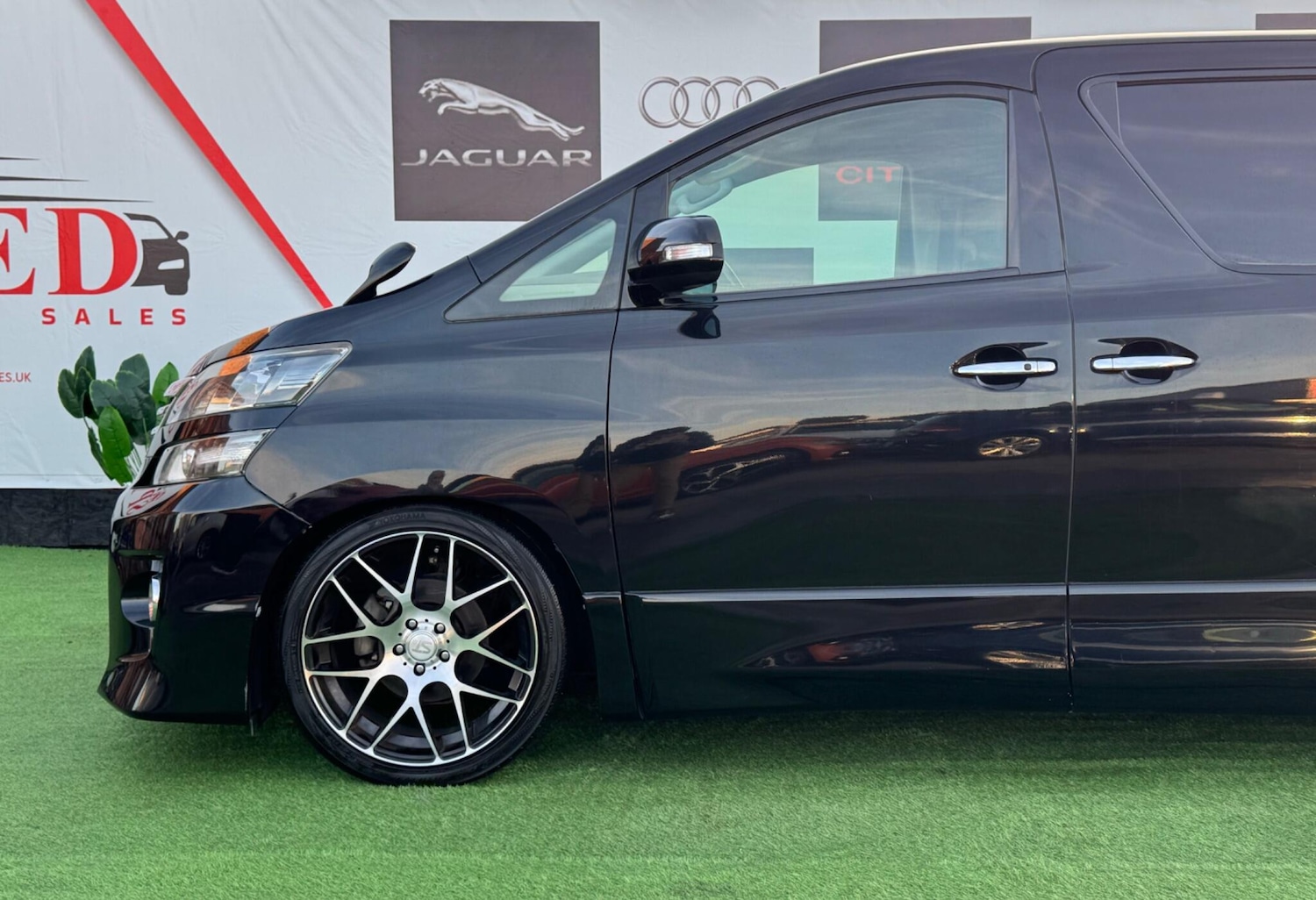 Used Toyota Vellfire for sale - 76996817: Photo 12