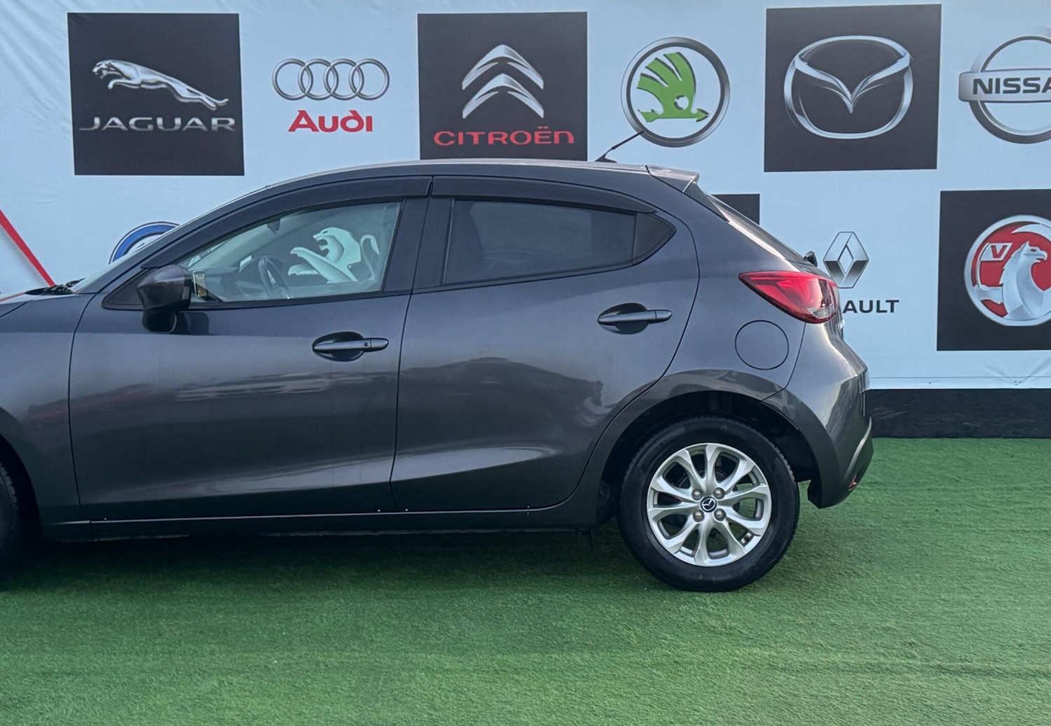 Used Mazda Mazda2 for sale - 77015546: Photo 8