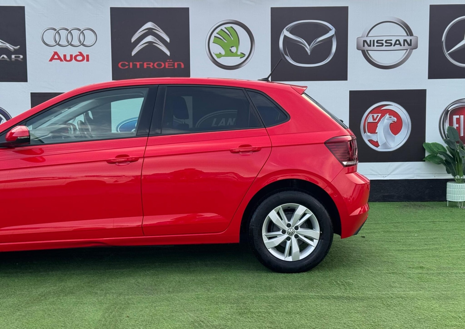 Used Volkswagen Polo for sale - 76752447: Photo 10