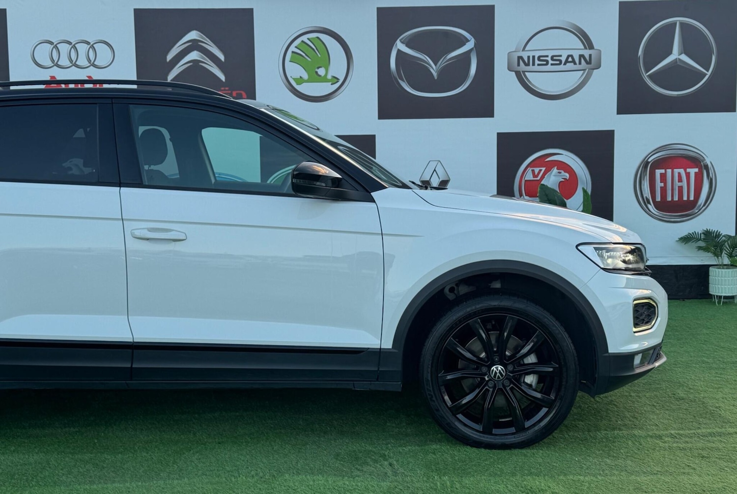 Used Volkswagen T-Roc for sale - 76997114: Photo 10