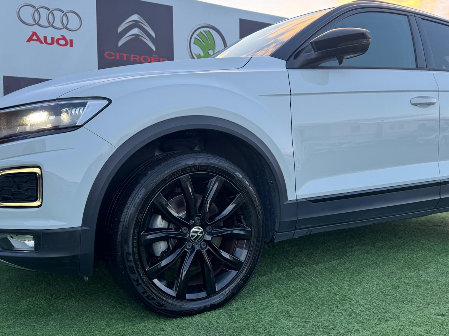 Used Volkswagen T-Roc for sale - 76997114: Photo 2