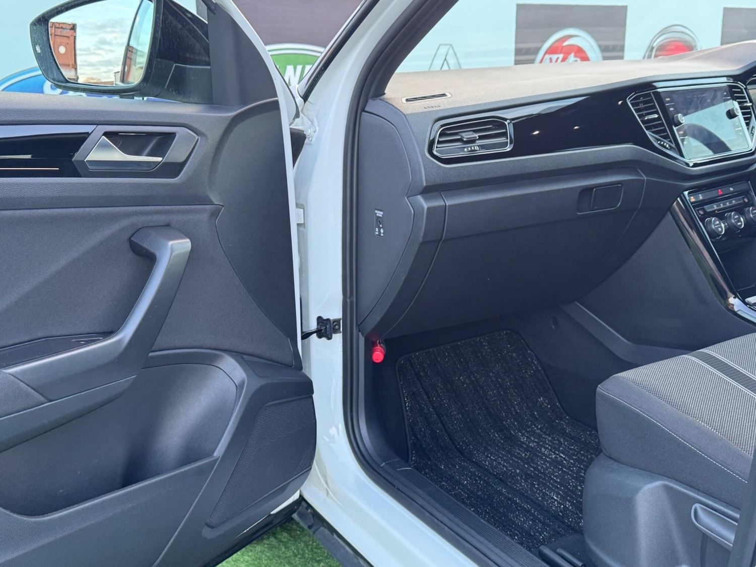 Used Volkswagen T-Roc for sale - 76997114: Photo 29