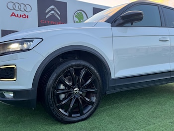 Used Volkswagen T-Roc 2022 for sale - 76997114: Photo