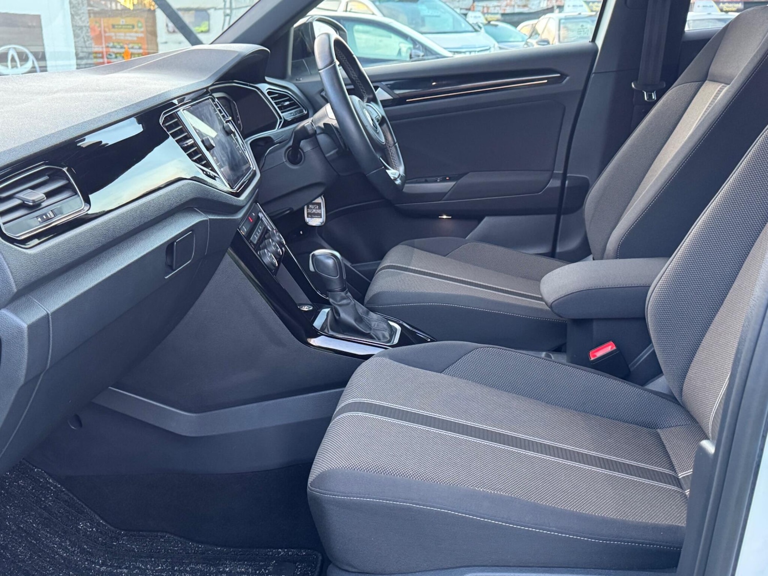 Used Volkswagen T-Roc for sale - 76997114: Photo 30