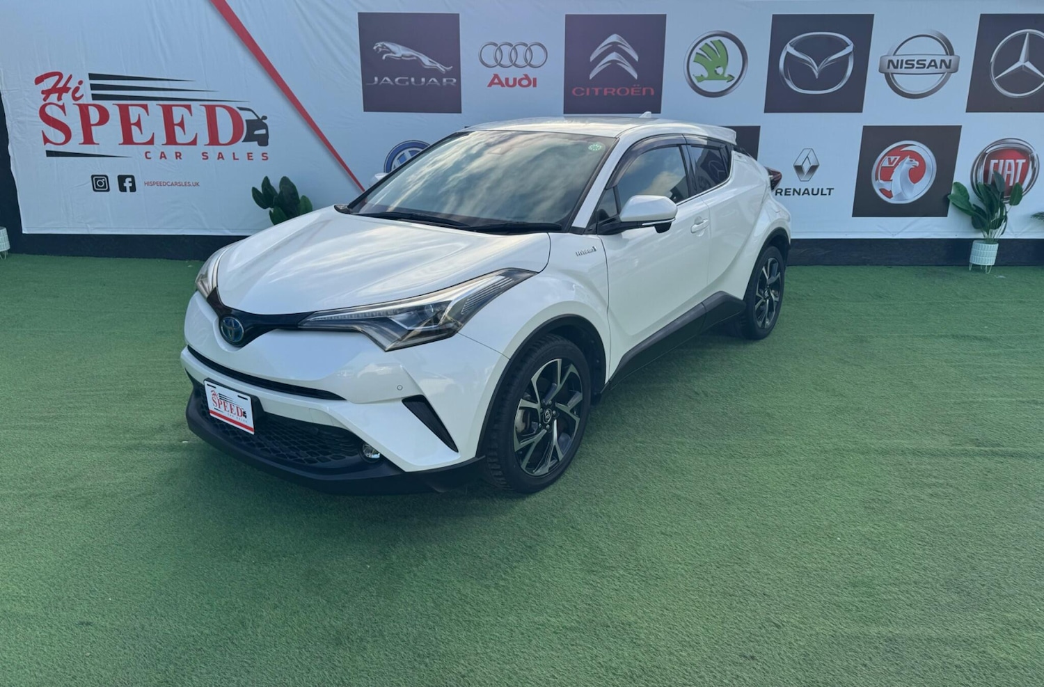 Used Toyota C-HR for sale - 76994645: Photo 2
