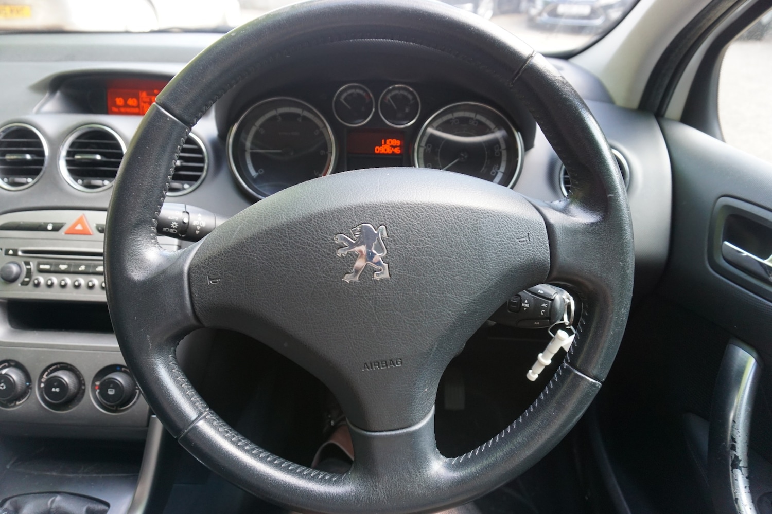 Used Peugeot 308 2010 for sale - 76287008: Photo 7