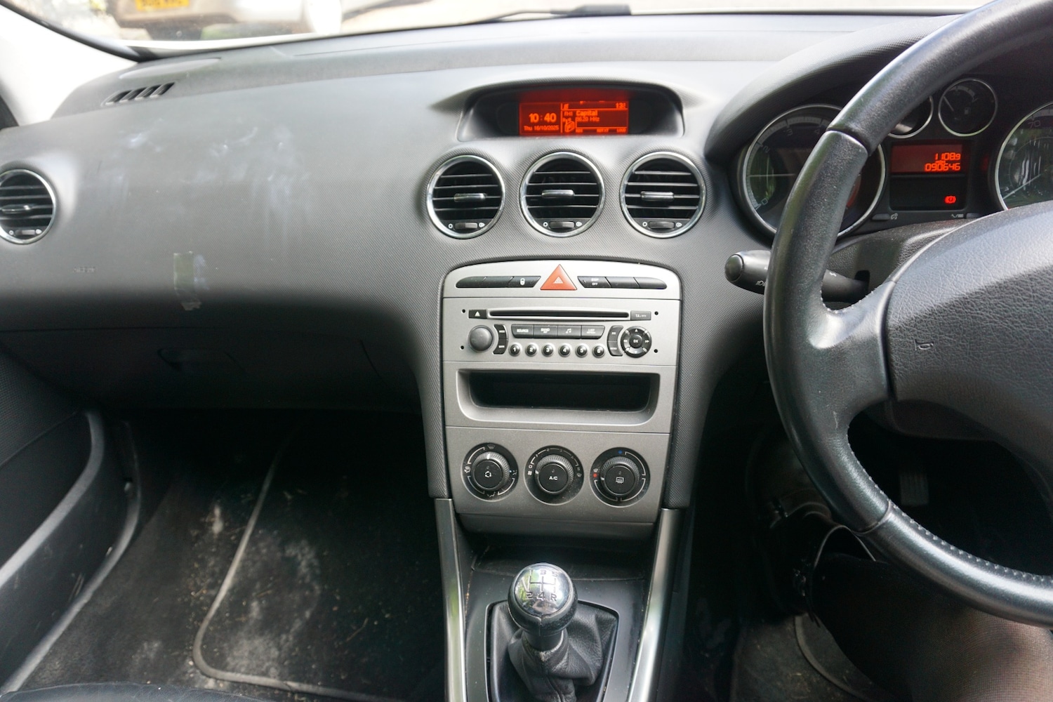 Used Peugeot 308 2010 for sale - 76287008: Photo 9
