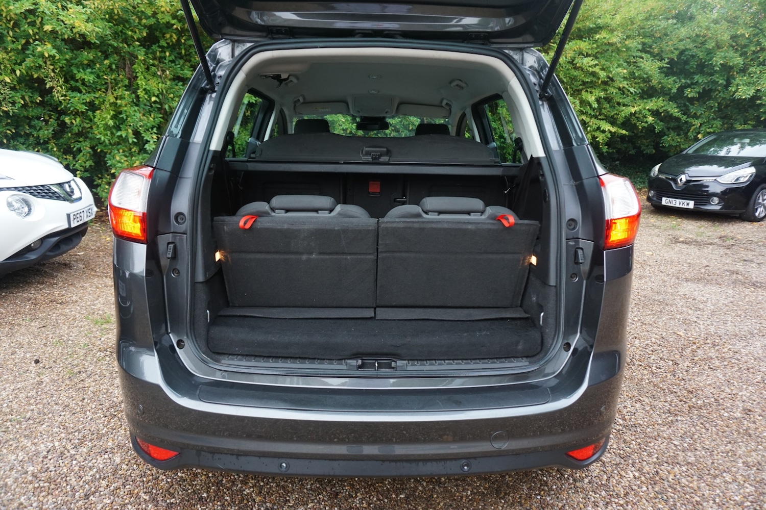 Used Ford Grand C-Max 2017 for sale - 76478270: Photo 11