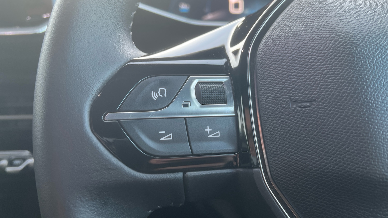 Used Peugeot 2008 2023 for sale - 77517429: Photo 22