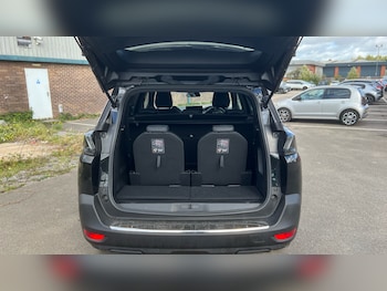 Used Peugeot 5008 2023 for sale - 75916345: Photo