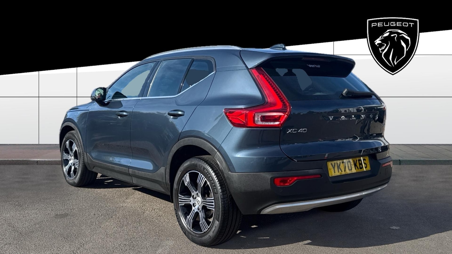 Used Volvo XC40 2020 for sale - 76412405: Photo 2