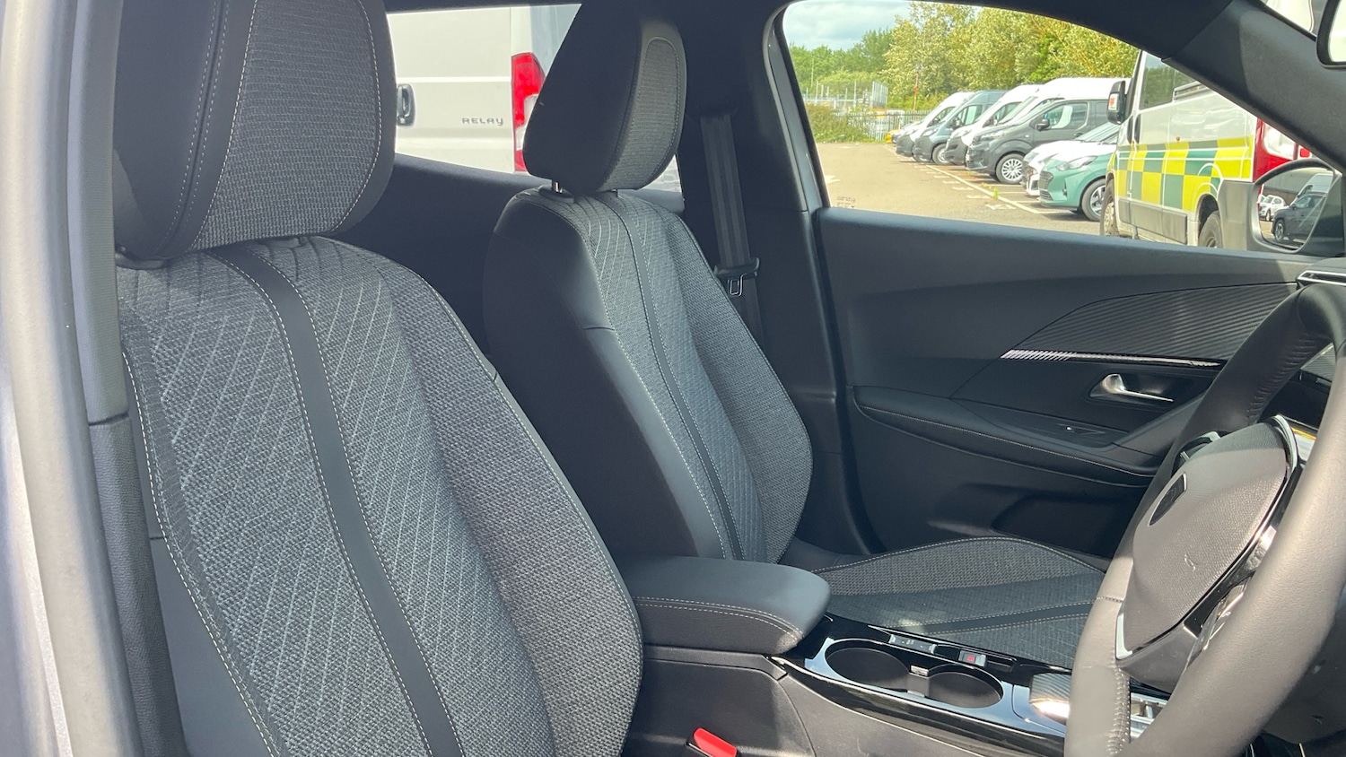 Used Peugeot 2008 2024 for sale - 76777951: Photo 33