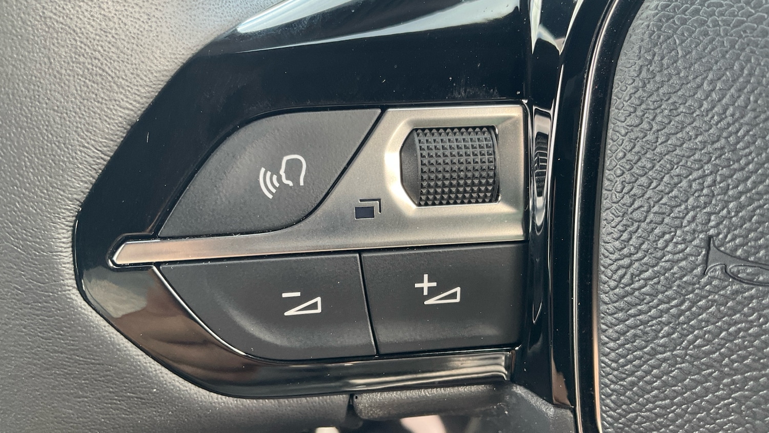 Used Peugeot 2008 2024 for sale - 76777951: Photo 34