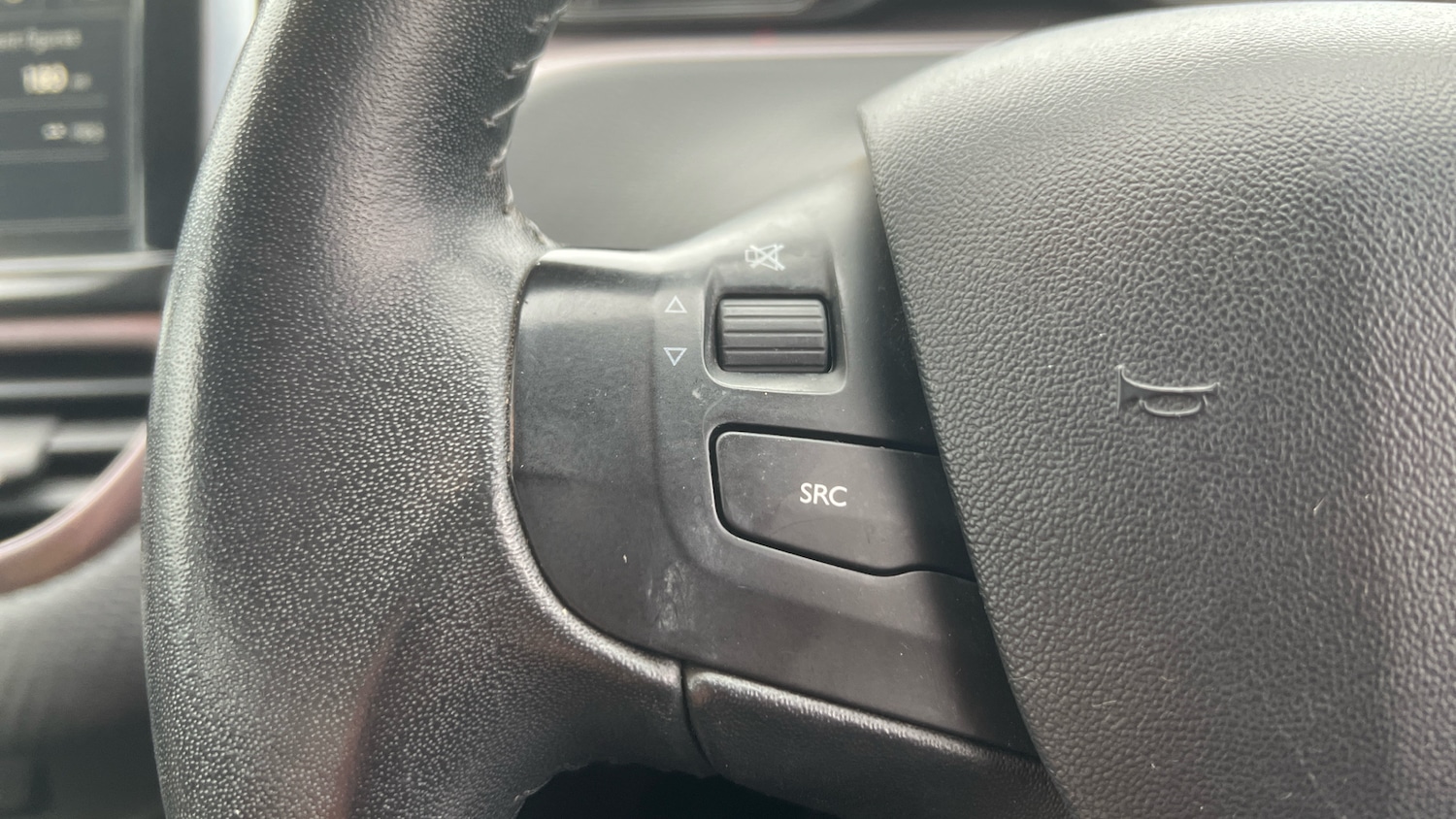 Used Peugeot 2008 2014 for sale - 77377945: Photo 28