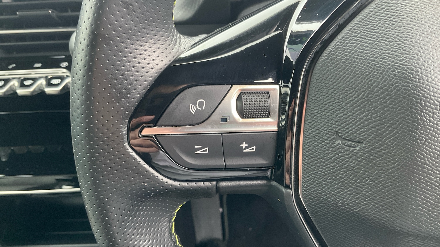 Used Peugeot 208 2021 for sale - 76879232: Photo 21