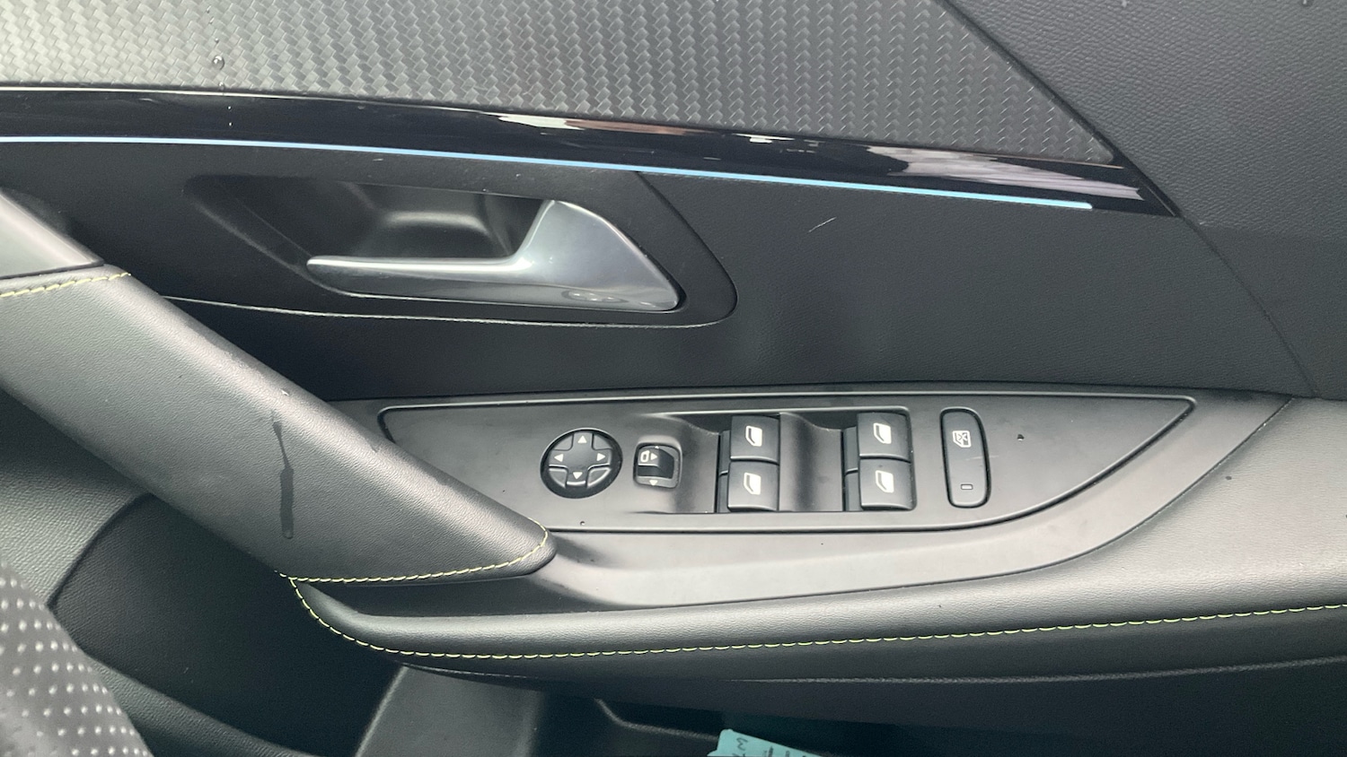 Used Peugeot 208 2021 for sale - 76879232: Photo 28