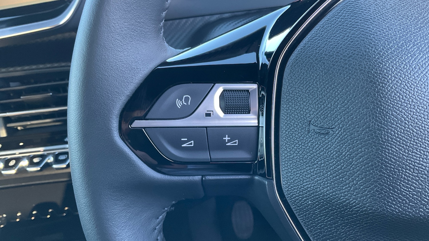 Used Peugeot 2008 2024 for sale - 76960630: Photo 21