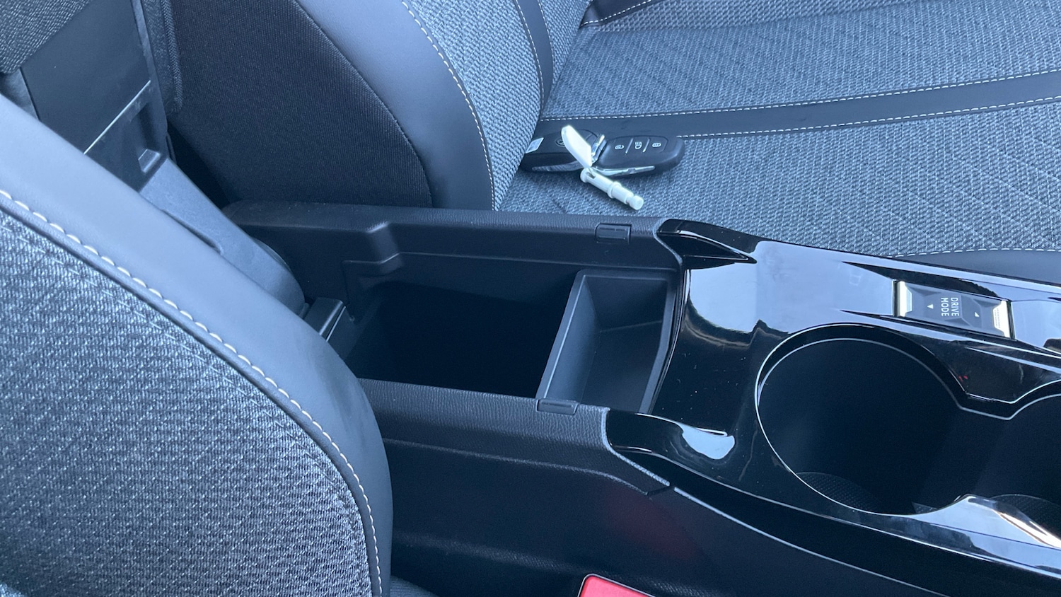 Used Peugeot 2008 2024 for sale - 76960630: Photo 35