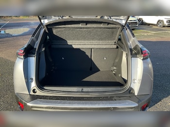 Used Peugeot 2008 2024 for sale - 76960630: Photo
