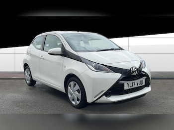 2017 (17) - 1.0 VVT-i X-Play 5dr Petrol Hatchback